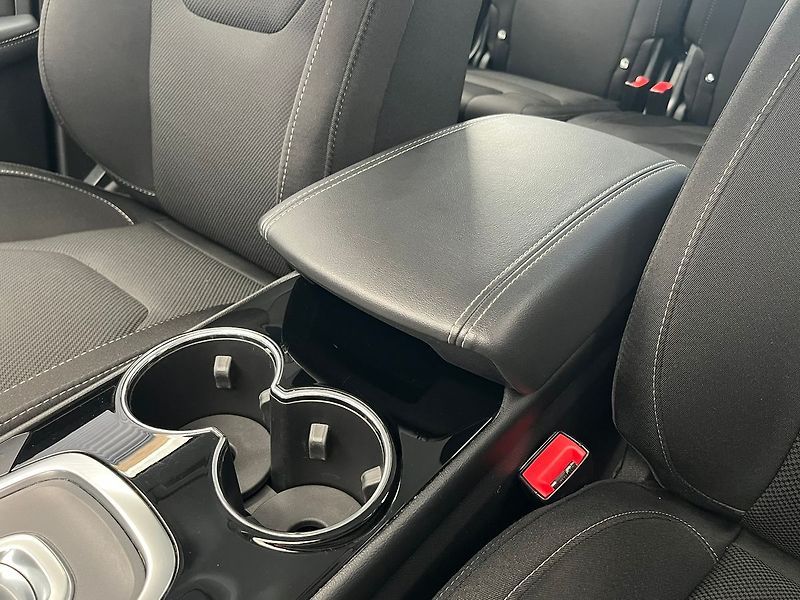 Ford S-MAX 2.5 Duratec FHEV TITANIUM - fotka 28 z 60