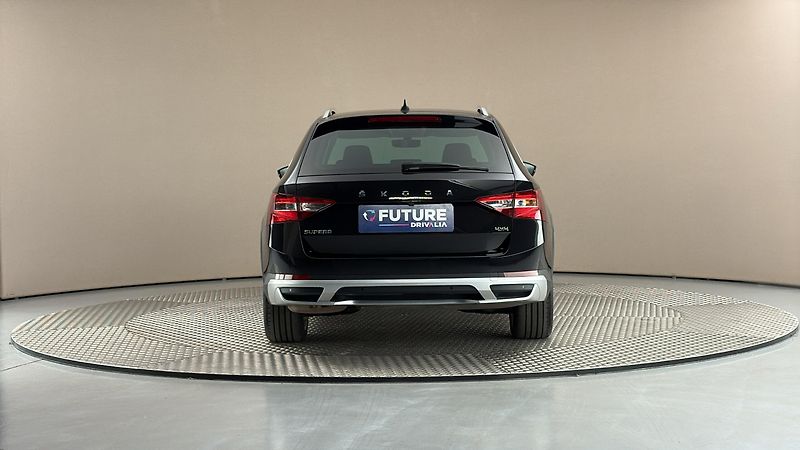 Škoda Superb 2.0 TDI DSG 4x4 Scout Combi - fotka 5 z 29