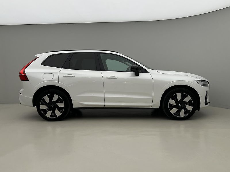 Volvo XC60 T6 AWD DARK PLUS CZ 1. maj. - fotka 10 z 49