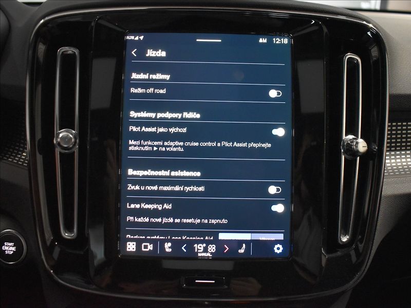 Volvo XC40 2,0 B4 PLUS Dark BLIS,Bezklíč - fotka 19 z 22