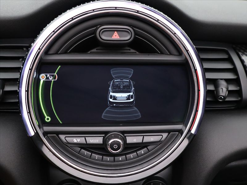 Mini Cooper 2,0 i JCW 170kW Cabrio Manual - fotka 28 z 39