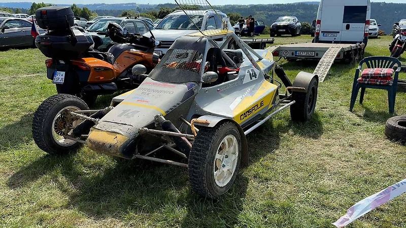 Tuning párty: motory silných upravených aut burácely na letišti v Krásně