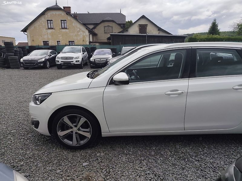 Peugeot 308 (2015) - fotka 2 z 40