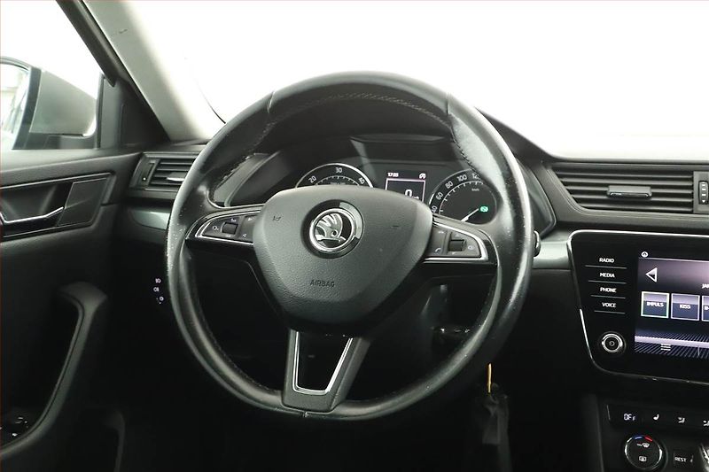 Škoda Superb (2015) 2.0 TDI, Automat, Navi - fotka 8 z 16