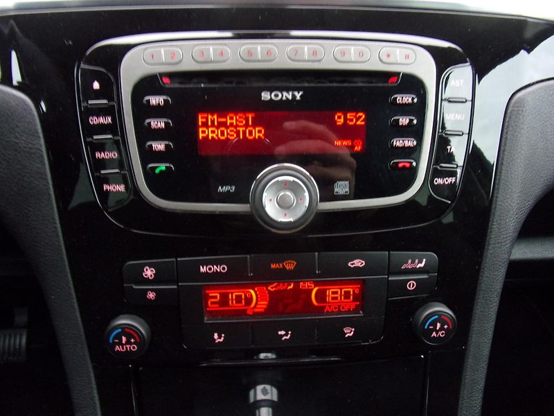 Ford Galaxy (2011) 2,0TDCi AC HF TEMP TAŽNÉ - fotka 22 z 34
