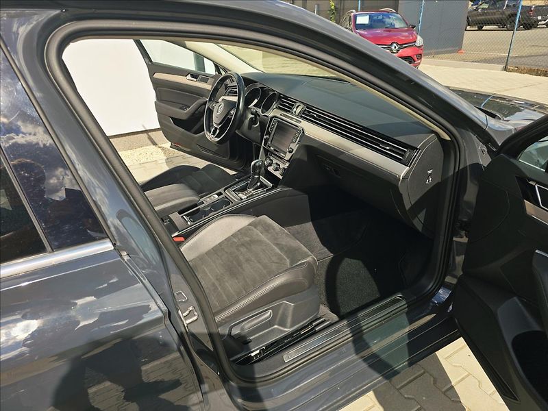 Volkswagen Passat VIII 1,4TSi DSG Highline - fotka 35 z 56