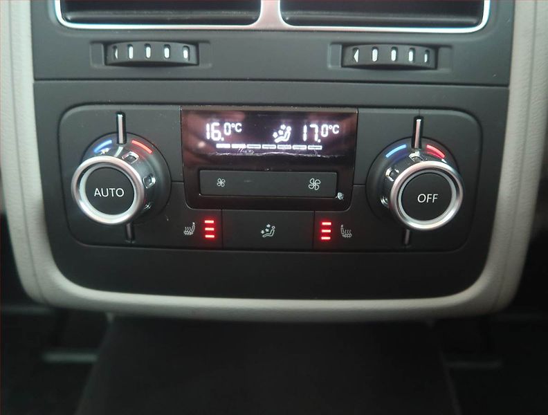 Volkswagen Touareg (2012) 3.0 TDI, 4X4, Automat - fotka 18 z 18