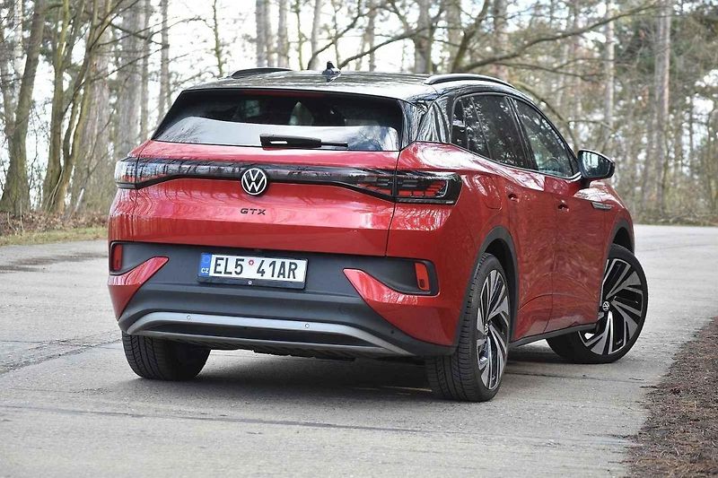 Volkswagen ID.4 GTX umí dobře manévrovat i v těsnějších prostorách