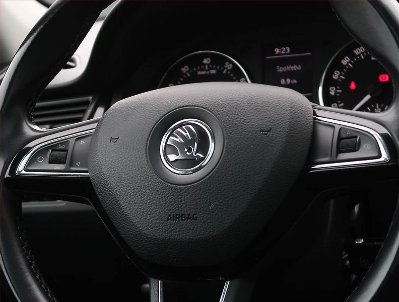Škoda Rapid (2014) Spaceback 1.2 TSI, ČR,1.maj - fotka 19 z 19