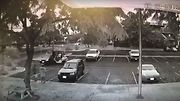 Policie auto později našla shořelé a přemístěné o pár bloků dále.