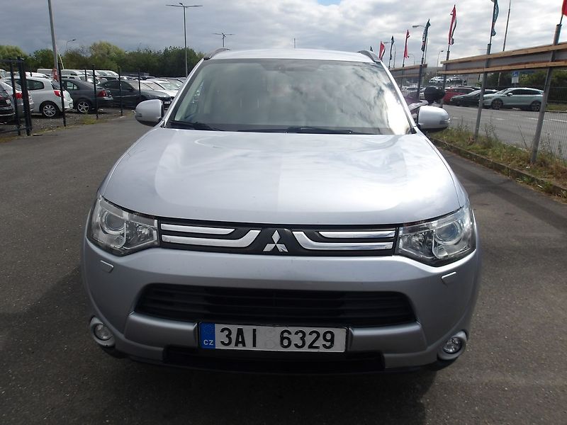 Mitsubishi Outlander 2,3DI-D 4x4 ČR 7 MÍST ! 2.MAJ. - fotka 3 z 39