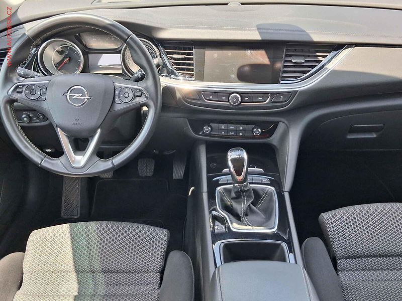 Opel Insignia (2018) 2.0 CDTi, LED, navi, park - fotka 8 z 23