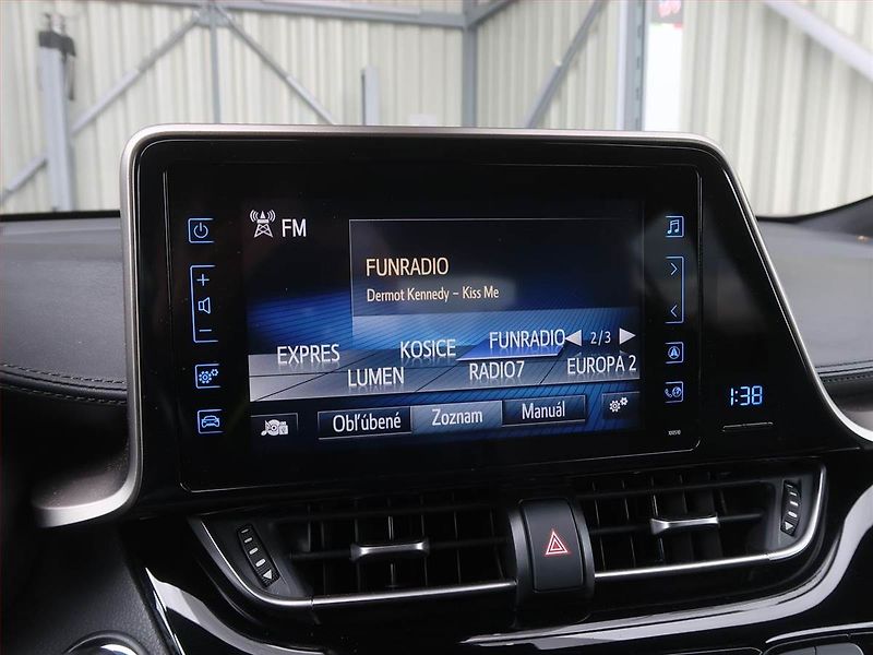 Toyota C-HR (2018) 1.8 Hybrid - fotka 16 z 16