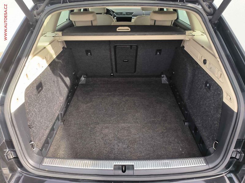 Škoda Superb (2018) 1.8 TSi, ČR, Style, DSG - fotka 7 z 30