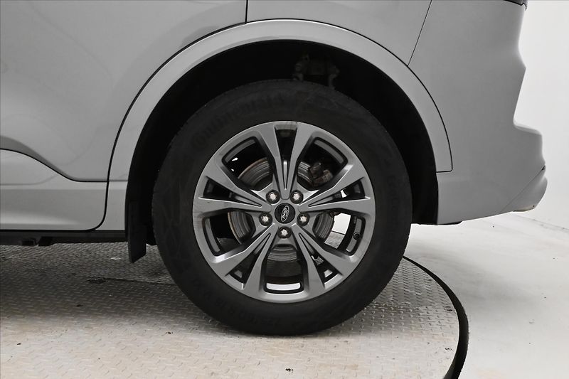 Ford Kuga 2,5 Hybrid 112kW SOH-100% ST-L - fotka 29 z 29