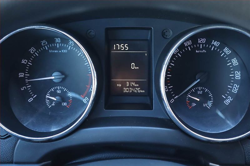 Škoda Yeti (2010) 2.0 TDI, 4X4, Park. senzory - fotka 11 z 18