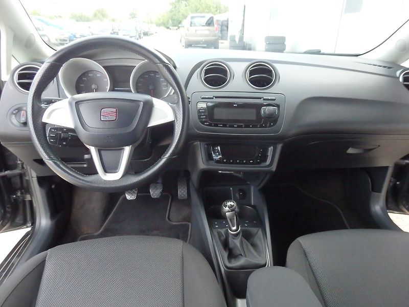 Seat Ibiza 1.4 16V ZÁLOHOVÁNO - fotka 11 z 17