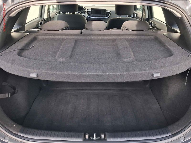 Kia Ceed (2022) 1.5 T-GDi, ČR, AC, park - fotka 7 z 16