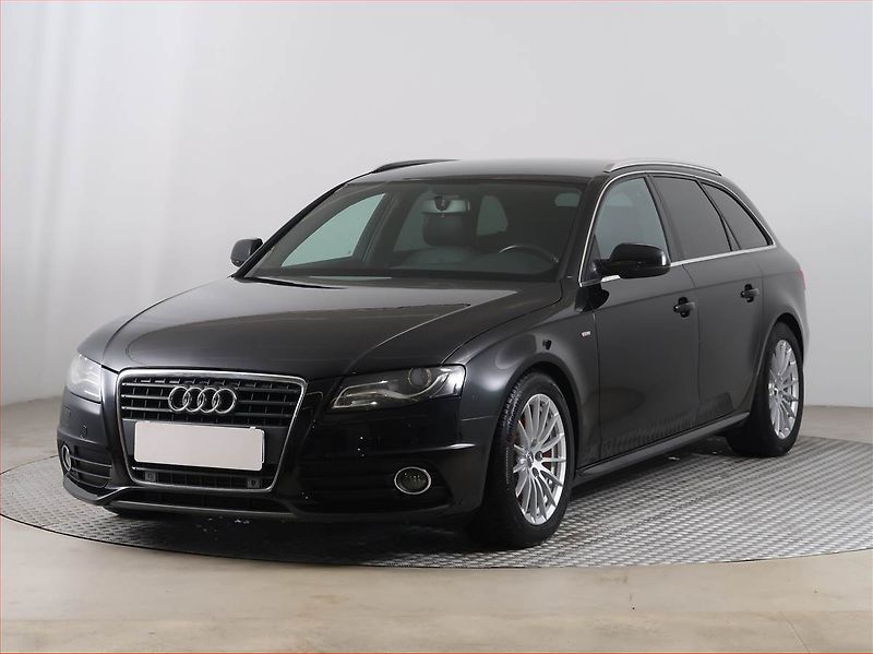 Audi A4 (2011) 1.8 TFSI, Serv.kniha, Xenony - fotka 2 z 17