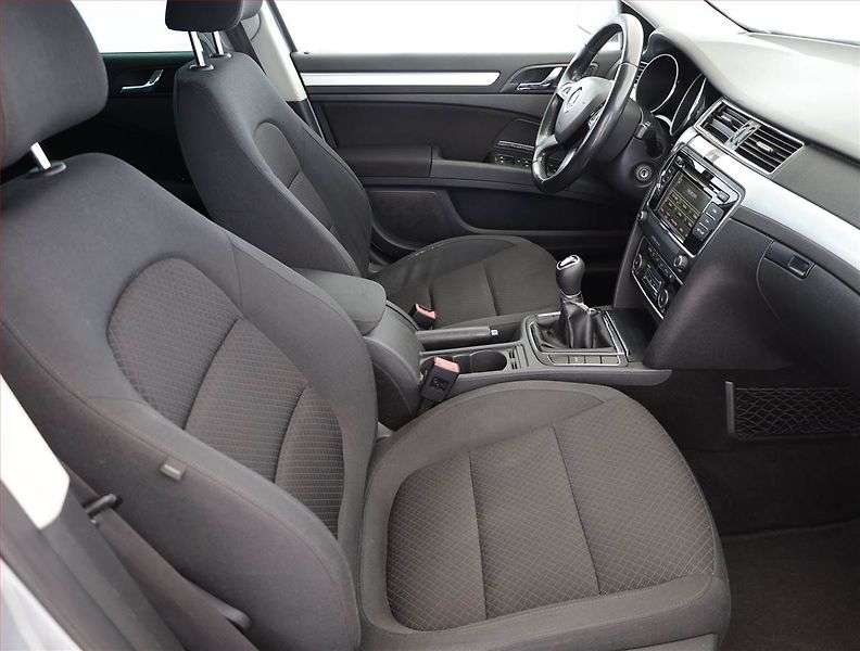 Škoda Superb (2013) Ambition 2.0 TDI, Serv.kniha - fotka 7 z 18