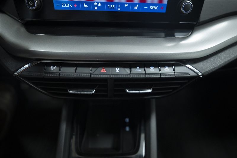 Škoda Octavia 2,0 TDI VÝHŘEV ČR 2x KOLA - fotka 25 z 35