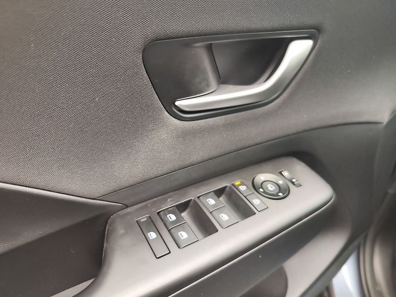 Hyundai Kona 1.6 GDI/95kW HEV Smart Tech - fotka 31 z 32