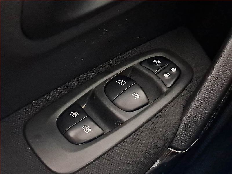 Renault Kadjar (2018) 1.2 TCe, Serv.kniha, Navi - fotka 19 z 19