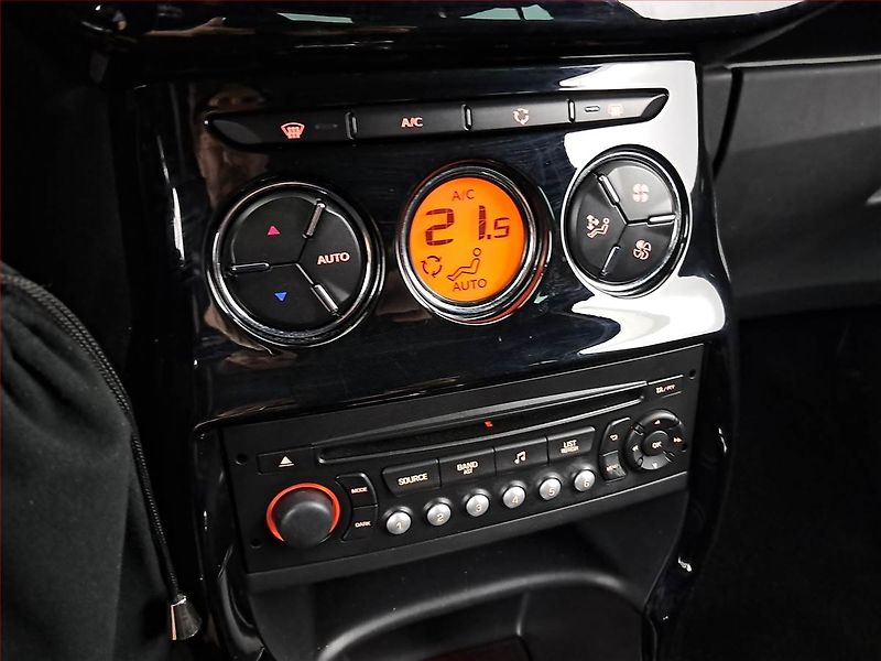 Citroën DS3 (2013) 1.2 VTi, Automat, Tempomat - fotka 14 z 16