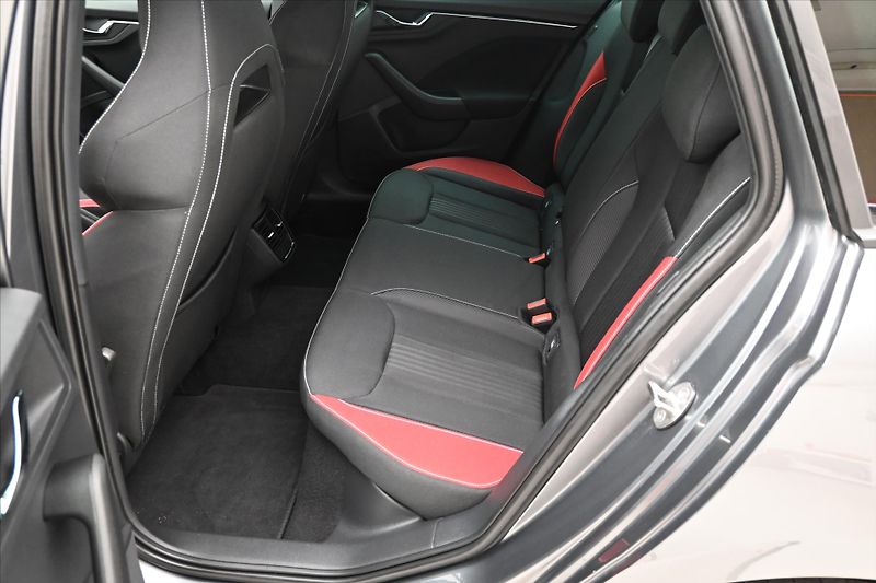 Škoda Kamiq 1,0 TSI 81 kW MONTE CARLO Záru - fotka 14 z 30