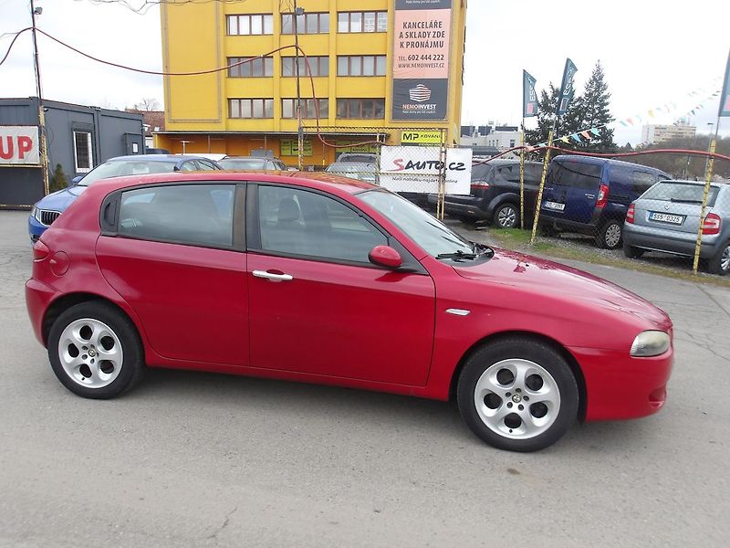 Alfa Romeo 147 1,6i 77kW LPG - fotka 9 z 30