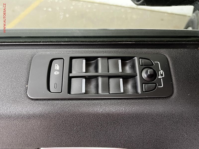 Land Rover Discovery Sport (2017) 2.0 TD4 4x4, AT, bixen, TZ - fotka 12 z 16