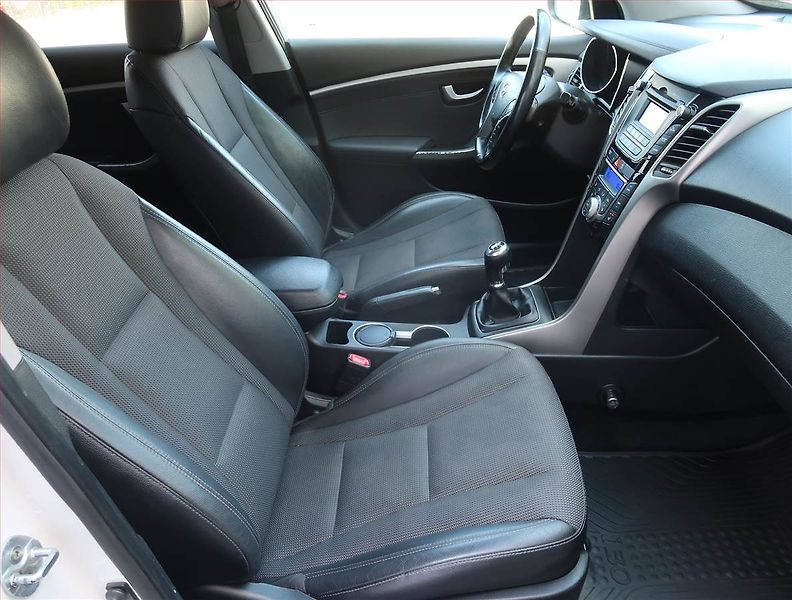 Hyundai i30 (2014) 1.6 GDI, Serv.kniha, Tempomat - fotka 9 z 21