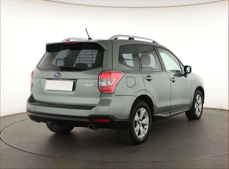 Subaru Forester (2014) 2.0 d, 4X4, Xenony, Tempomat - fotka 5 z 14