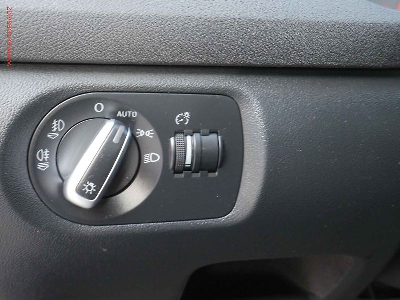 Audi A3 (2011) 2.0 TDi Sportback, Xenon, AC - fotka 14 z 15