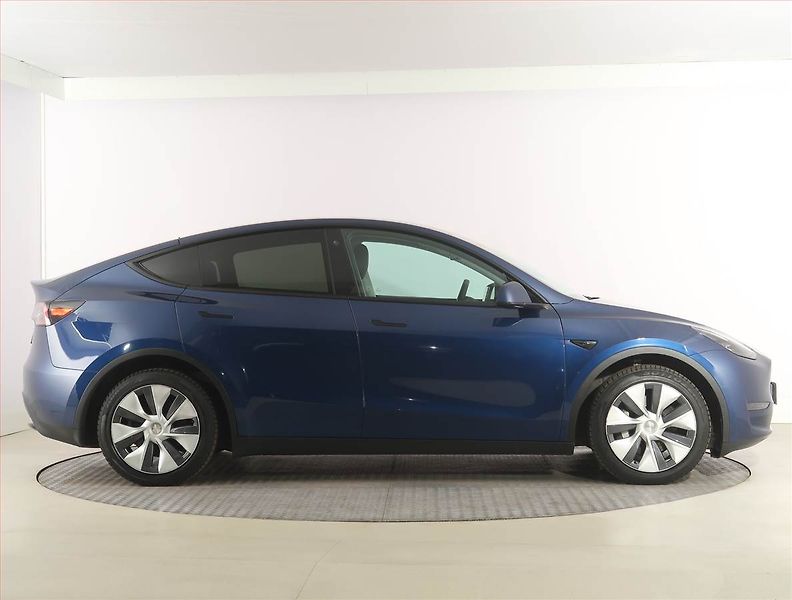 Tesla Model Y (2022) Long Range AWD 79kWh, SoH 91% - fotka 6 z 33