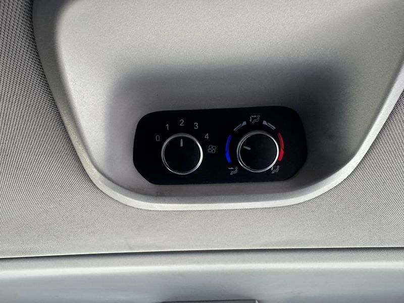 Ford Tourneo Custom (2021) 2,0 ECOBLUE HYBRID L2 - fotka 18 z 25