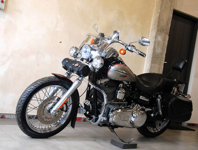 Harley-Davidson FXDC Dyna Super Glide Custom (2009) 2. - fotka 13 z 20