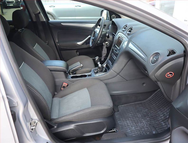 Ford Mondeo (2013) 1.6 TDCi, Navi, Tempomat - fotka 9 z 17