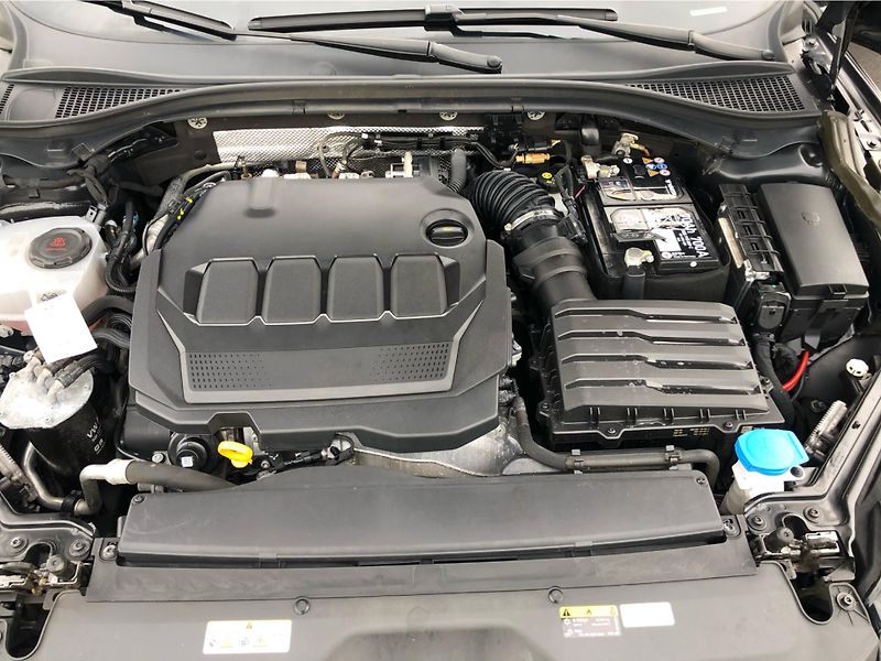 Škoda Superb COMBI 2.0 TDi DSG 7st. SYTLE - fotka 30 z 30