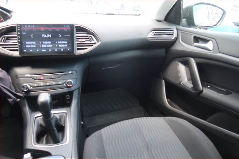 Peugeot 308 (2016) 1.6 BlueHDi, Serv.kniha - fotka 8 z 16