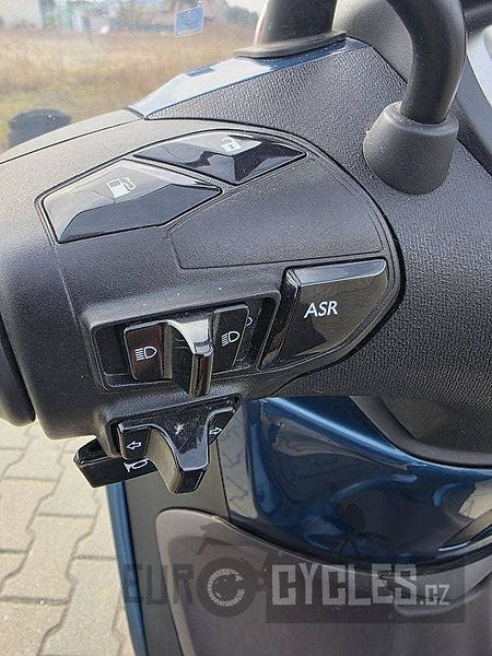 Piaggio Beverly 400 (2022) - fotka 16 z 17