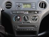 Toyota Yaris (2006) 1.0 VVT-i, po STK, servisované - náhled 12
