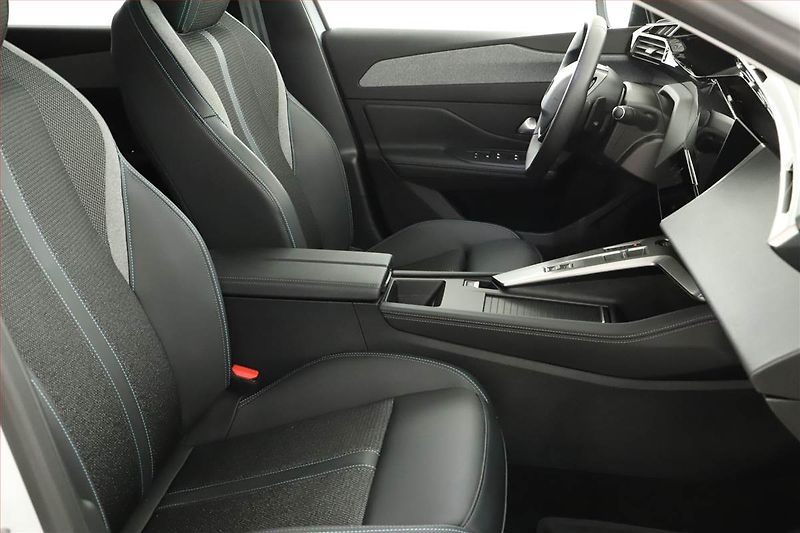 Peugeot 308 (2024) Allure 1.2 PureTech - fotka 7 z 18