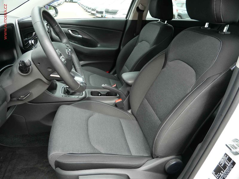 Hyundai i30 (2024) 1.5 DPi, 1.maj,ČR, Family - fotka 9 z 24
