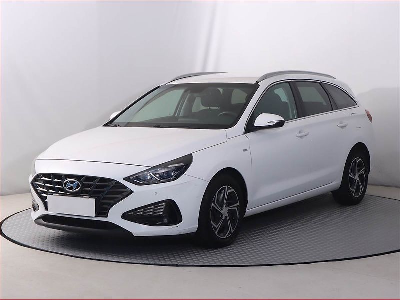 Hyundai i30 (2021) Family 1.5 T-GDI MHEV - fotka 2 z 19