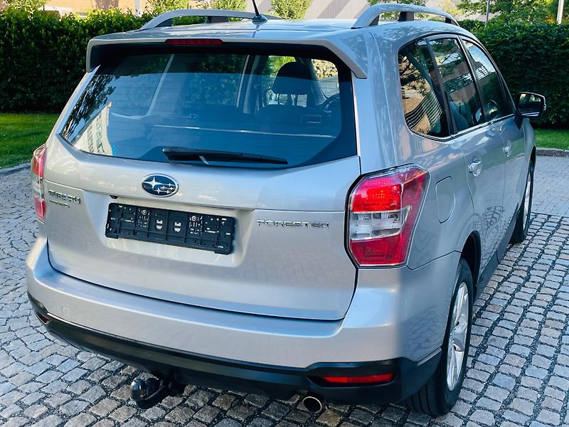 Subaru Forester 2.0i 4x4 AUT KAM TAŽNÉ SERVISK - fotka 12 z 44