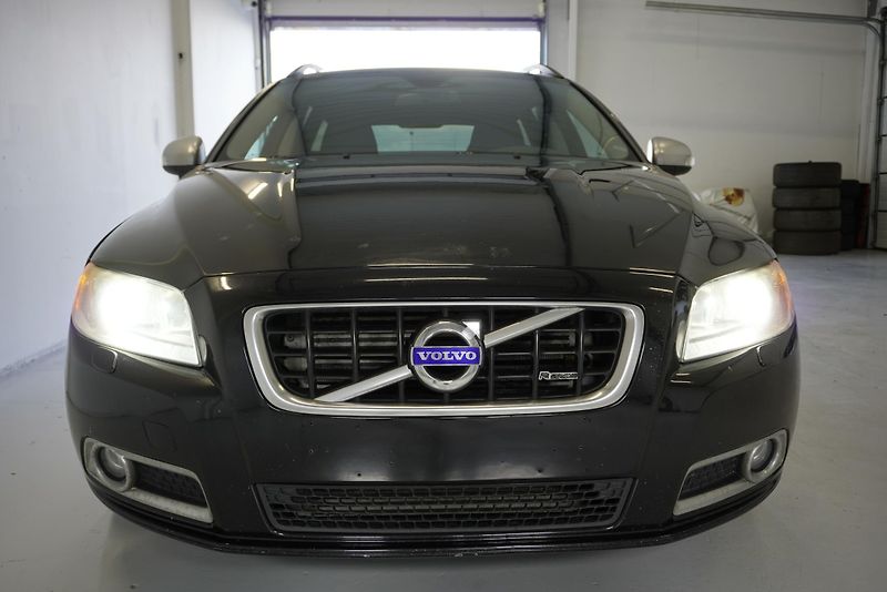 Volvo V70 T6 R-DESIGN 4WD AUT. - fotka 2 z 28