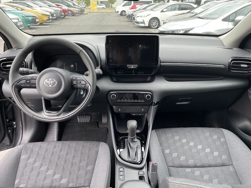 Toyota Yaris 1.5 Hybrid Style ODBĚR ihned - fotka 14 z 27