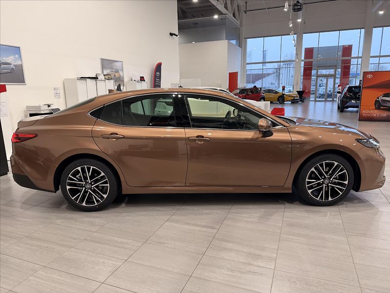 Toyota Camry (2025) 2,5 Hybrid 230k - Prestige - fotka 6 z 12