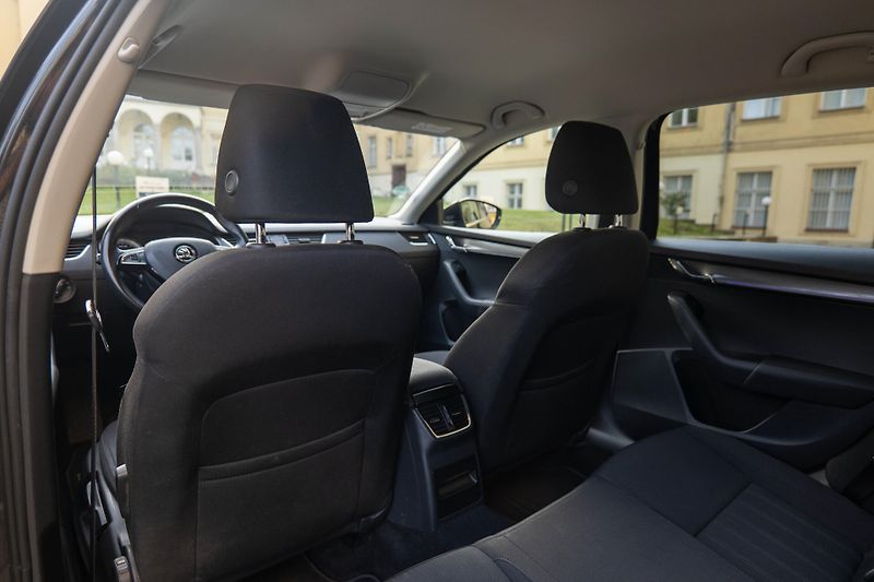 Škoda Octavia 1.4 TSI 110 kW DSG Tažné CarPl - fotka 15 z 34